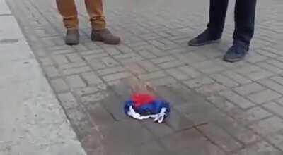 В Києві на Майдані білоруси спалили прапор Росії і 