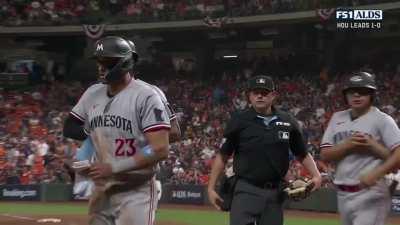 [Highlight] [Highlight] Edouard Julien's single scores Kyle Tucker, but Carlos Correa is out at home.