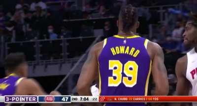 [Highlight] Dwight Howard records his first career game with multiple three-point shots against the Detroit Pistons (2/2 3FGM)