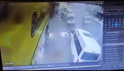 Taxi almost smash someone 