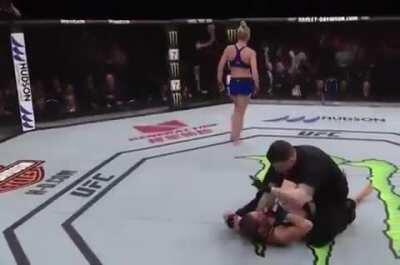 Beth Correia waves on Holly Holm and gets knocked out with a head kick within next 10 seconds