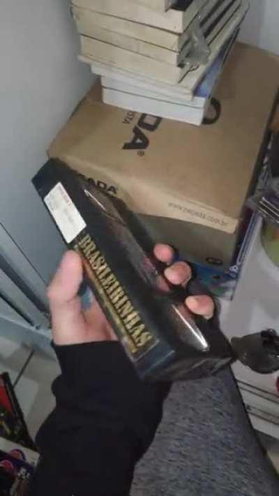 Encontrei isso junto com umas tranqueiras no antigo quarto do meu irmão