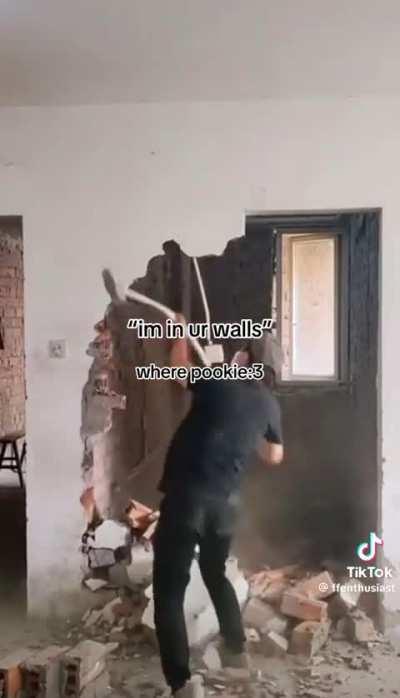 Where are you pookie bear >:3