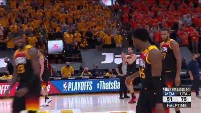 [Highlight] Mitchell puts the finishing stamp on a dominating half to beat the first half buzzer