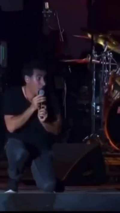 does someone recognize what song they're playing?