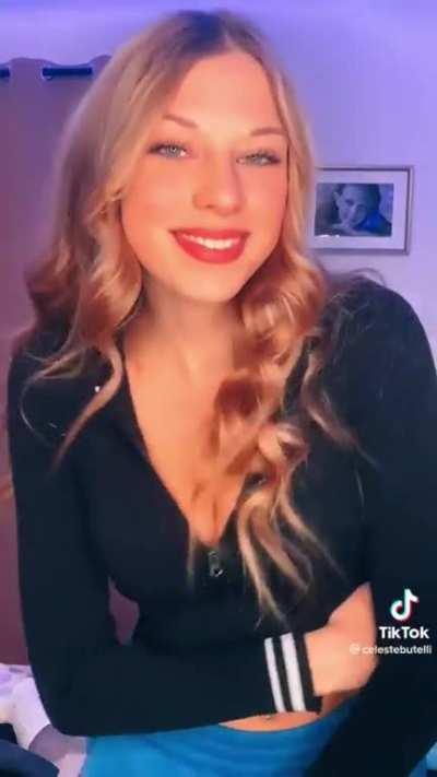 Celeste bustelli tette🍐+culo🍑