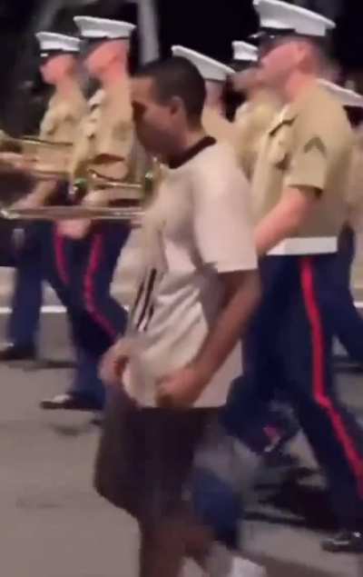 Look at me, look at me 