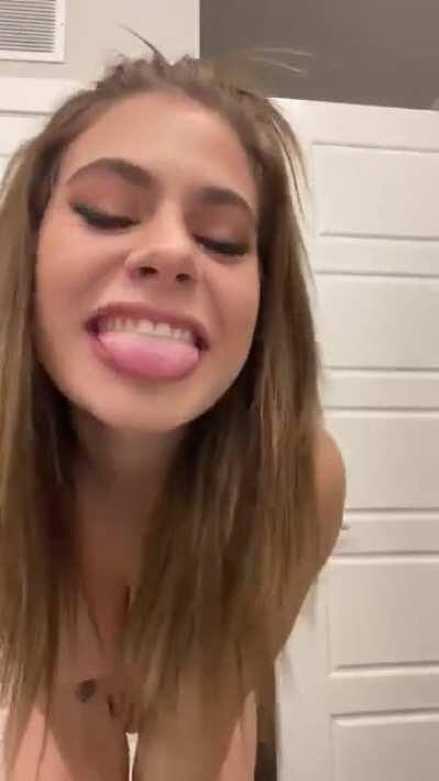 Per request a little strip tease, more to come and better ;) ❤️🔥