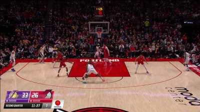 [Highlight] LeBron wills in a wild push shot