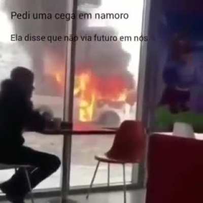 Alguém pode falar qual musica é Essa?