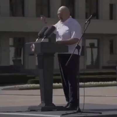 Это можно смотреть вечно! Сегодня, в ходе выступления на митинге в Минске перед своими сторонниками Лукашенко повторил 