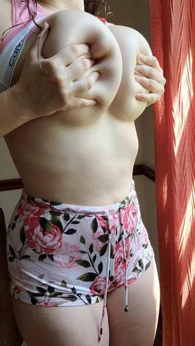 I think you'll love how perky my natural boobs are (18f)