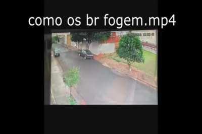 Nois foge de outras maneiras.