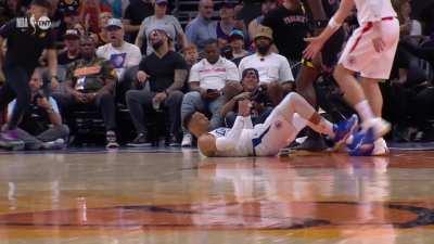 [Highlight] This foul was given to Deandre Ayton instead of Devin Booker who had 2 fouls at the time