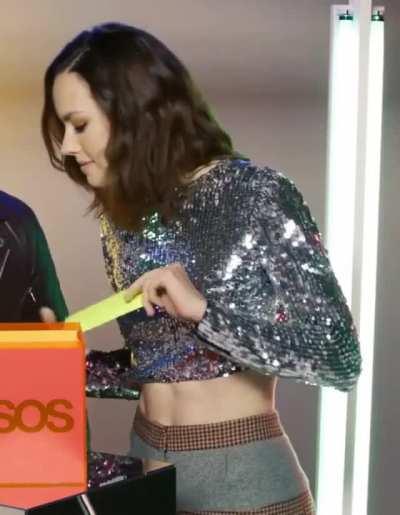 I want to spray Daisy Ridley's tight stomach with cum
