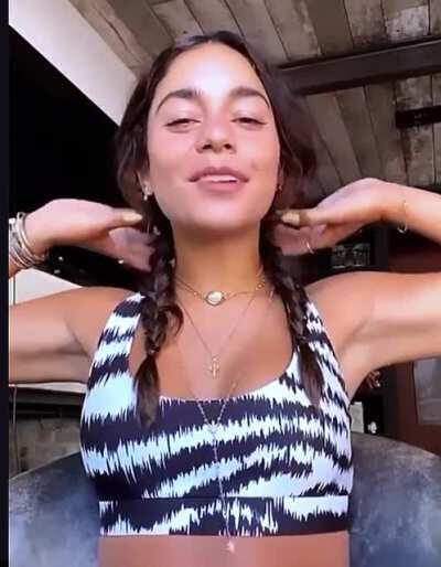 Selena’s armpits are the finest, but holy cow