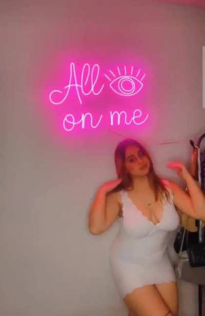 Ab aise show off karegi to eyes to tere balloons par hi jayegi na