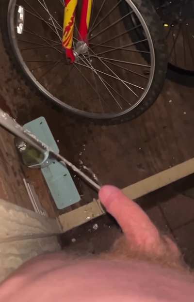 Peeing in my shed hands hands free