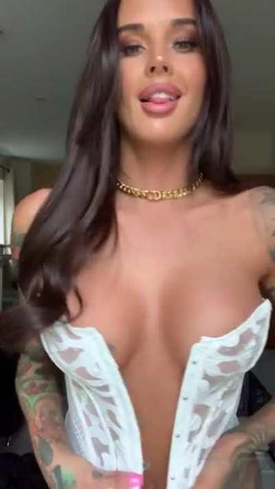 L A U R E N 🦂 @itslaurendotcom