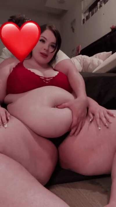 dont you wish it was you squeezing my belly 😘😘