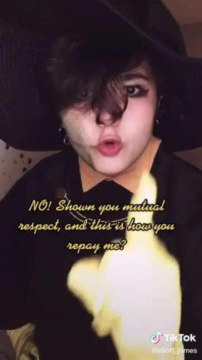 Love this look! Dish gloves, fish face, witch hat. 🥵