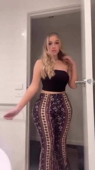 She looks like she has a nice weekend personality ð