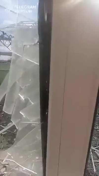 Amongst the hell of the fighting in Bakhmut, one Ukrainian soldier finds a moment of beauty 🇺🇦