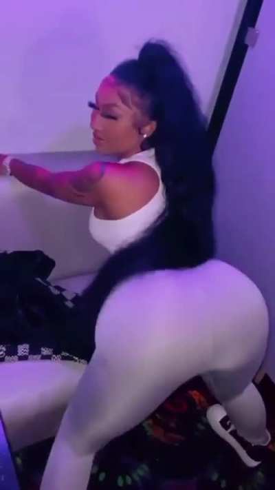 Ari Fletcher twerk