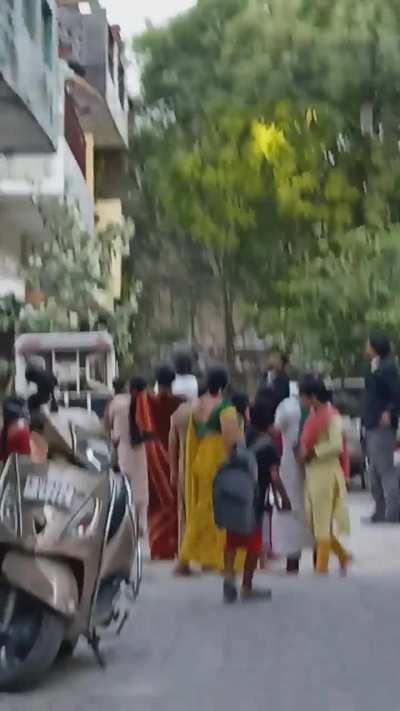 Pan thuk diya ghar ke samne