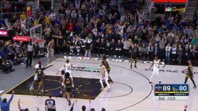 [Highlight] Warriors with a wild sequence orchestrated by Kevon Looney’s rebounding and GP2 defense!