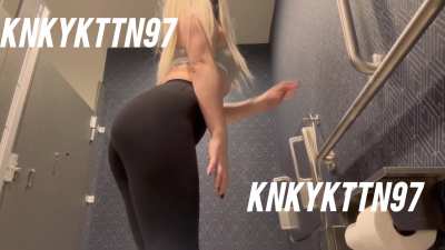 What really goes on in the girl's bathroom 🤫