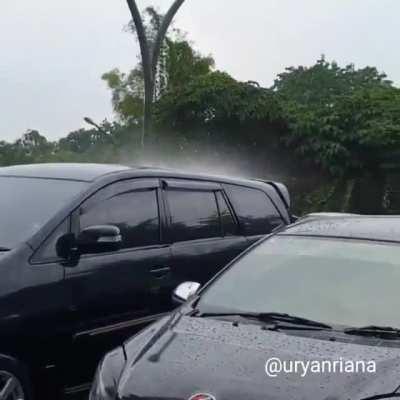 All that’s missing is one single cloud in the sky