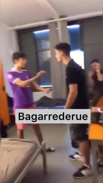 That table throwin elbows!!