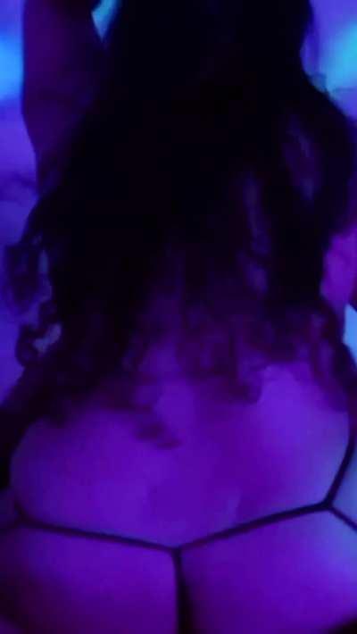 Its almost synced with the beats. (Sound on)