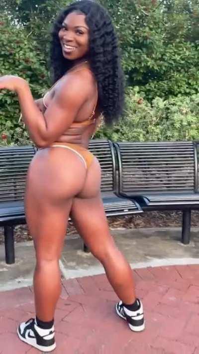 Baby when I tell u the results from growing my booty NATURALLY speaks for itself 💁🏾‍♀️🍑🥰 follow @fitbodytee for more weight gain or weight loss tips 💪🏾 #melanincrushdaily #fitnessmotivation #ebonyfitness #ebonyfitfreaks #fitnesstransformation #gluteworkou