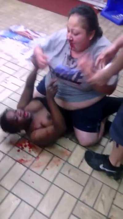 Girls fight at store in San Antonio pt2