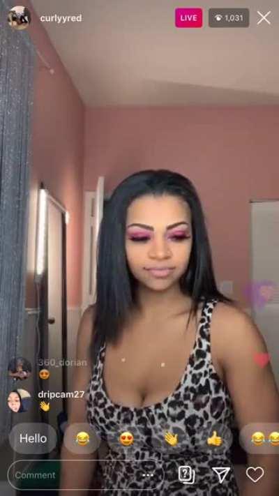 Ngl that club curly live tonight was WACK , but she looked good in this dress