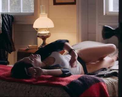 Natalia Dyer wants it