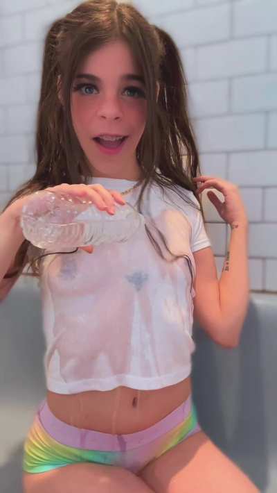 Tiny tits and my brace face 💕🫶🏼