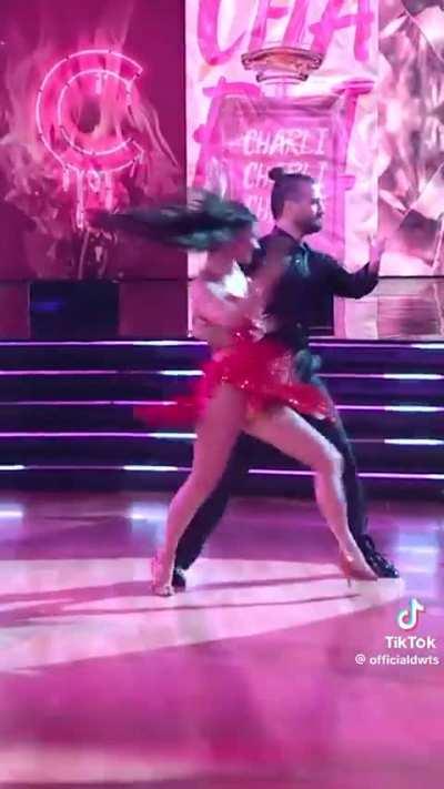 Fuck her legs and ass in this video 🤤😍😍