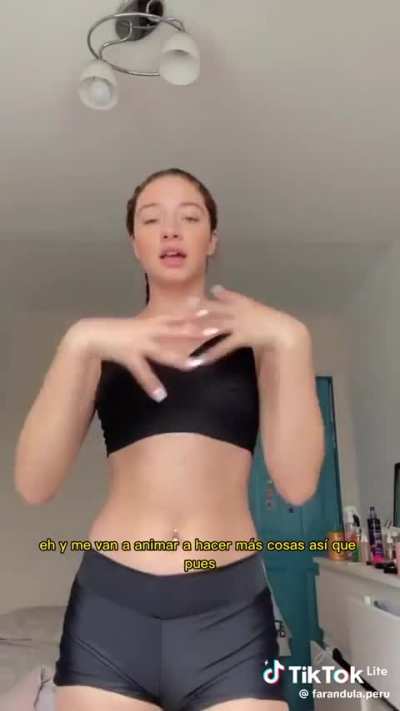 Le gusta posar a la cámara 🥵🥵