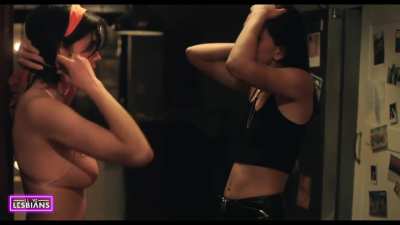 Sonoya Mizuno (38) & An-Li Bogan (27) - 