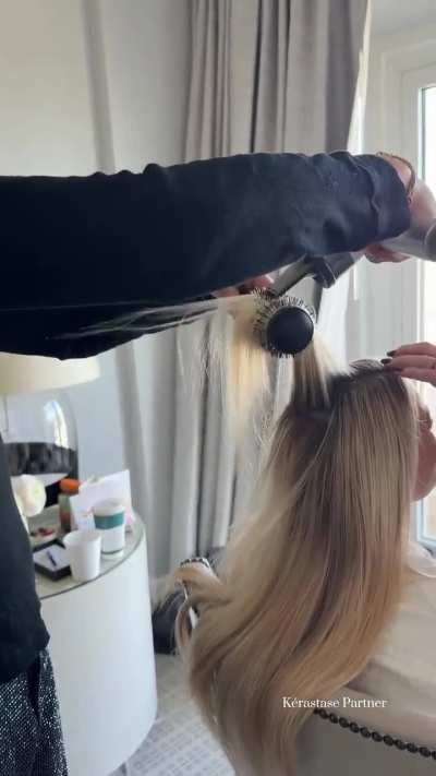 'Ali Larter…the blueprint for aging backwards.' - Getting ready for the Kérastase and Demi Moore present Power Talks and the Launch of Chronologiste at Nya Studios in Los Angeles - IG March 2026