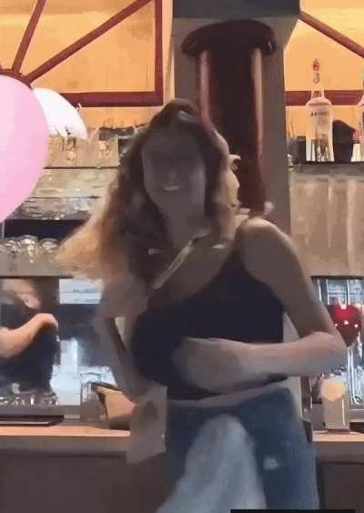 wild dance + BOOB-Shake in the Disco, all boys getting a boner