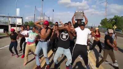 Enemies in Yakuza 7 be like: