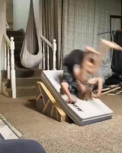 my neck hurts just watching