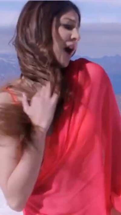 Ae dil hai mushkil - Anushka Sharma Vertical