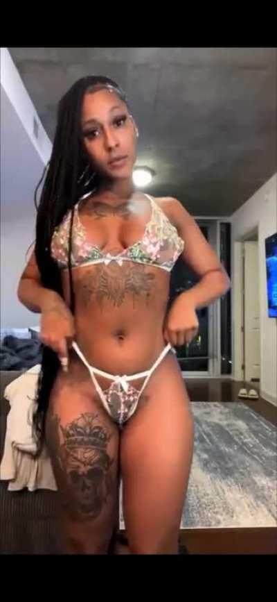 Mizz Twerksum trying on sexy outfits ð¤ðð©·ð¤ð§¡