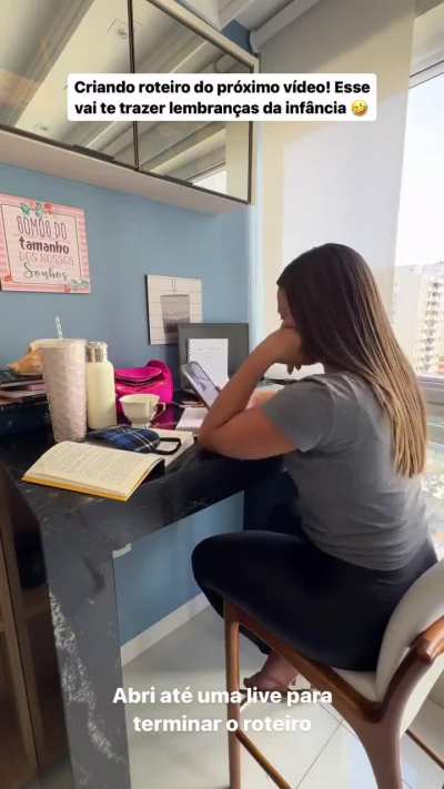 um tesão essa coxuda e rabuda