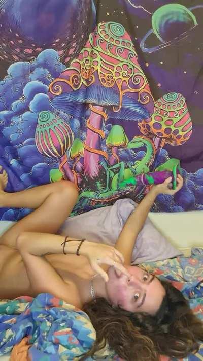 its oficial now... I HAVE BECUM AN ANAL SLUT :)